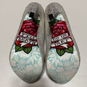 Taylor says until death do us part size 6.5